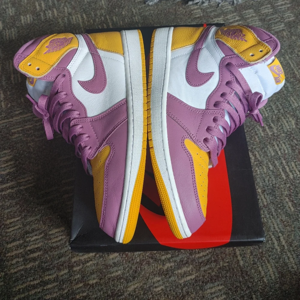 Jordan 1 High OG Brotherhood (GS) - Picture 6 of 8